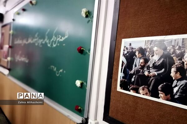 نواختن گلبانگ انقلاب اسلامی با حضور وزیر آموزش و پرورش