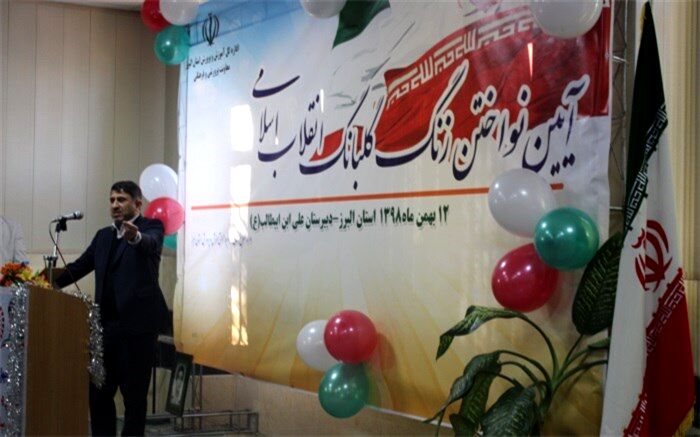 دانش آموزان طلایه داران انقلاب اسلامی هستند