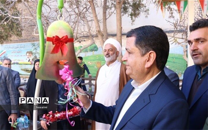 برنامه های گرامیداشت دهه فجر در مدارس استان یزد آغازشد