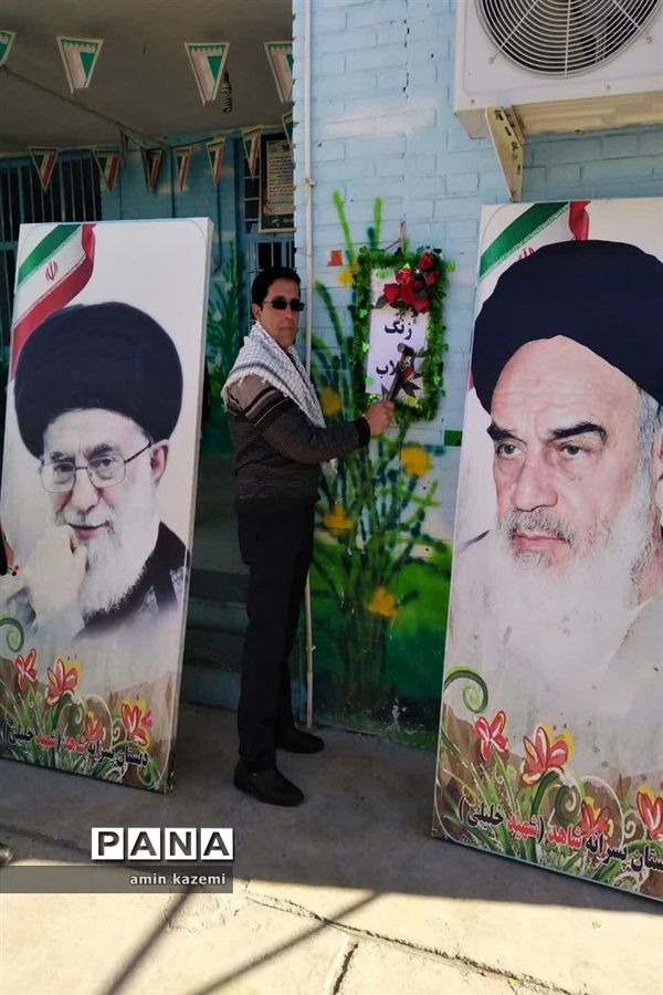 زنگ انقلاب به یادسپهبد شهید قاسم سلیمانی  در مدارس داراب