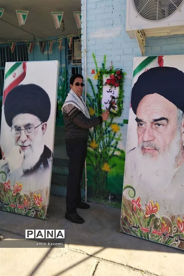زنگ انقلاب به یادسپهبد شهید قاسم سلیمانی  در مدارس داراب