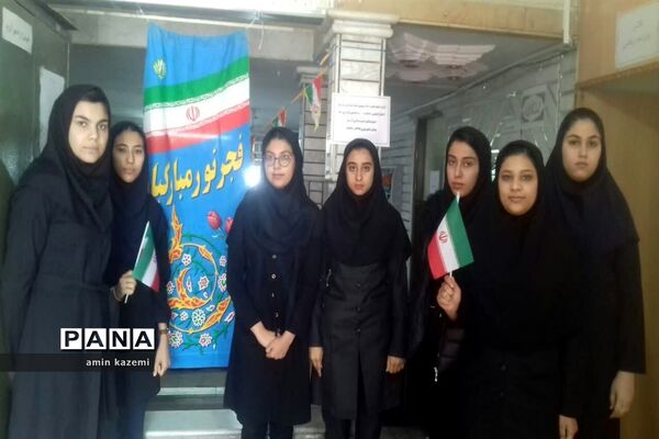 زنگ انقلاب به یادسپهبد شهید قاسم سلیمانی  در مدارس داراب