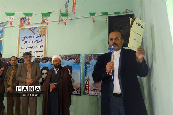 زنگ انقلاب به یادسپهبد شهید قاسم سلیمانی  در مدارس داراب