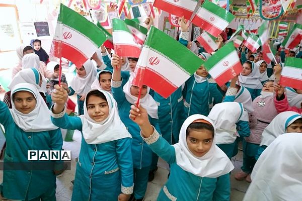 نواخته شدن زنگ انقلاب در مدارس نی ریز