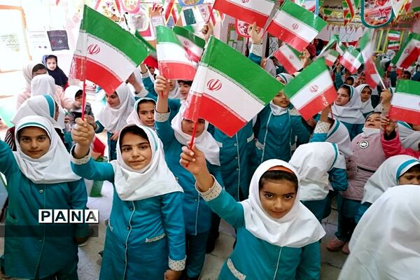 نواخته شدن زنگ انقلاب در مدارس نی ریز