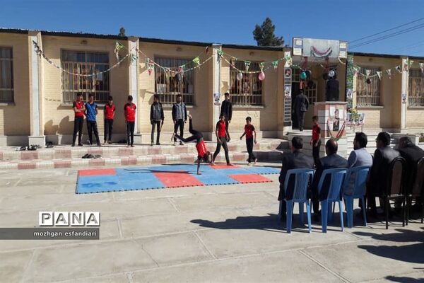 نواخته شدن زنگ انقلاب در مدارس نی ریز