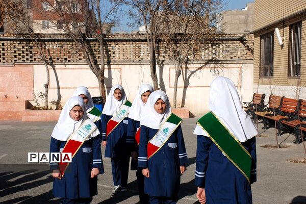 نواخته شدن  زنگ انقلاب در مدارس شهرری