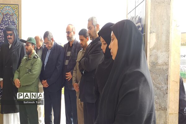 آیین غبارروبی و عطرافشانی مزارشهدای گمنام درشهرستان حمیدیه
