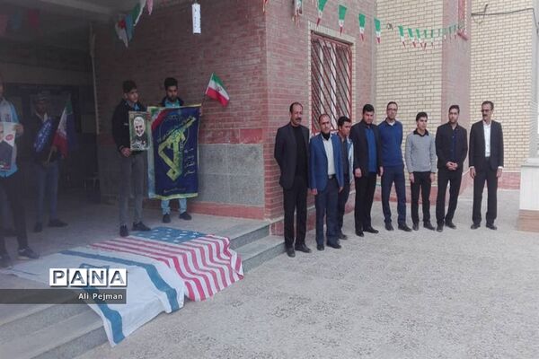 زنگ انقلاب  در دبیرستان سعادت شبانکاره