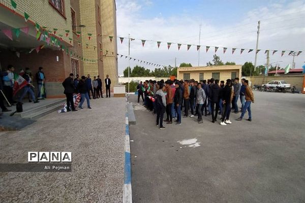 زنگ انقلاب  در دبیرستان سعادت شبانکاره