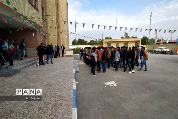 زنگ انقلاب  در دبیرستان سعادت شبانکاره