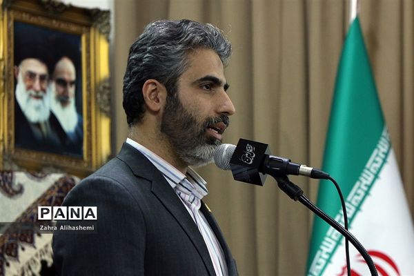 افتتاحیه هشتمین نمایشگاه دانش آموزی مدرسه انقلاب  در منطقه5