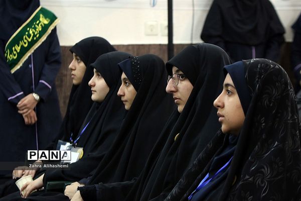 افتتاحیه هشتمین نمایشگاه دانش آموزی مدرسه انقلاب  در منطقه5