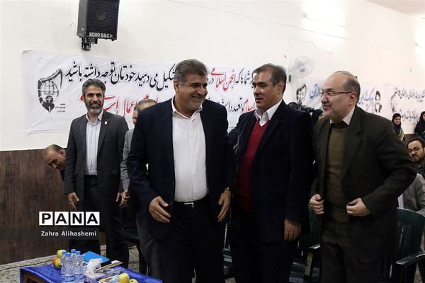 افتتاحیه هشتمین نمایشگاه دانش آموزی مدرسه انقلاب  در منطقه5