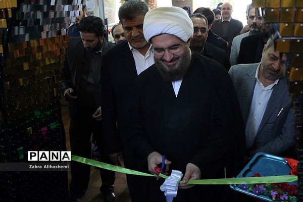 افتتاحیه هشتمین نمایشگاه دانش آموزی مدرسه انقلاب  در منطقه5