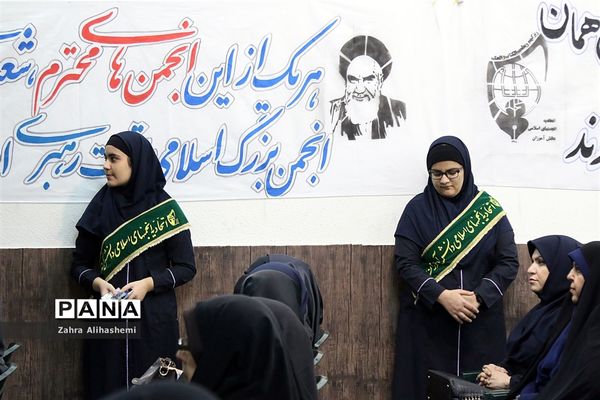 افتتاحیه هشتمین نمایشگاه دانش آموزی مدرسه انقلاب  در منطقه5