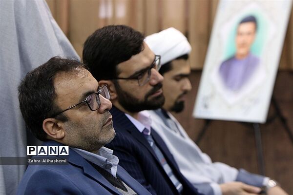 افتتاحیه هشتمین نمایشگاه دانش آموزی مدرسه انقلاب  در منطقه5