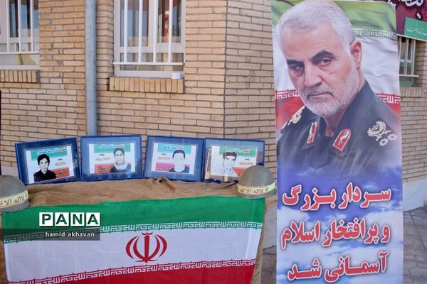 نواختن زنگ گلبانگ انقلاب در مدارس  بهاباد