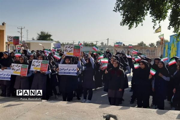 نواختن طنین زنگ انقلاب درمدارس شهرستان حمیدیه