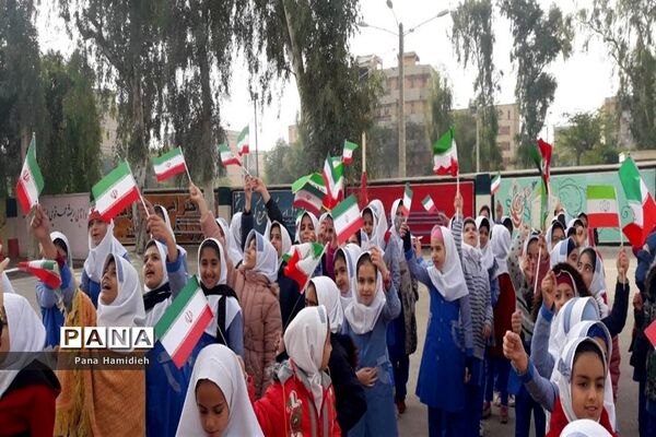 نواختن طنین زنگ انقلاب درمدارس شهرستان حمیدیه