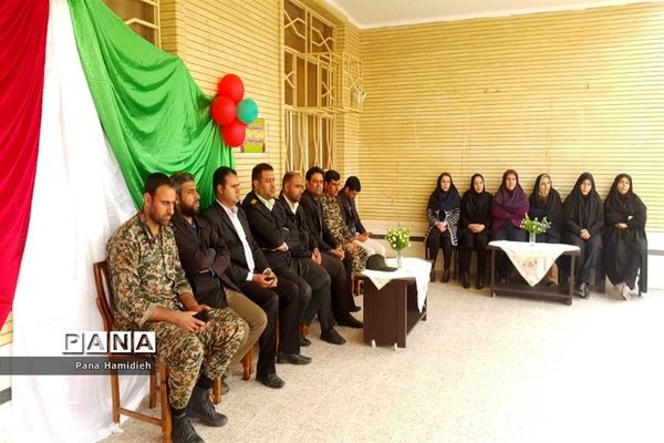 نواختن طنین زنگ انقلاب درمدارس شهرستان حمیدیه