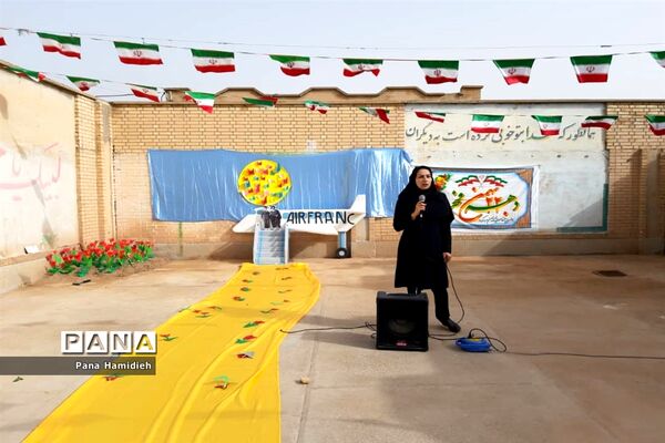 نواختن طنین زنگ انقلاب درمدارس شهرستان حمیدیه