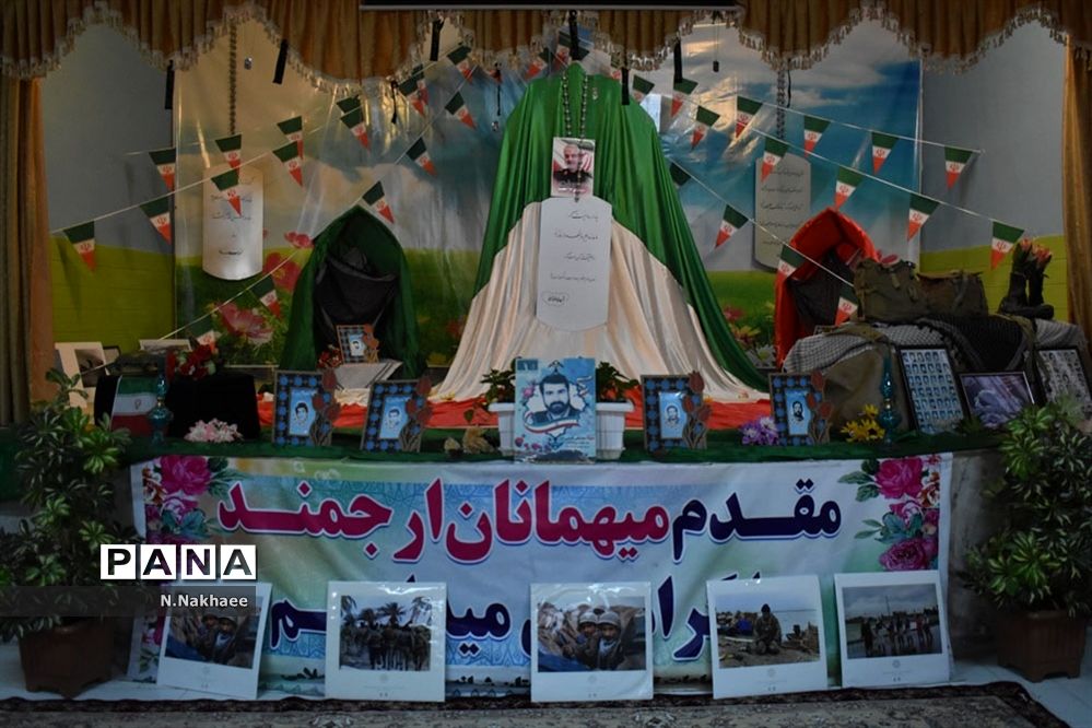 یادآوره لاله های روشن شهیدعباسعلی قاسمی اول در هنرستان انقلاب اسلامی