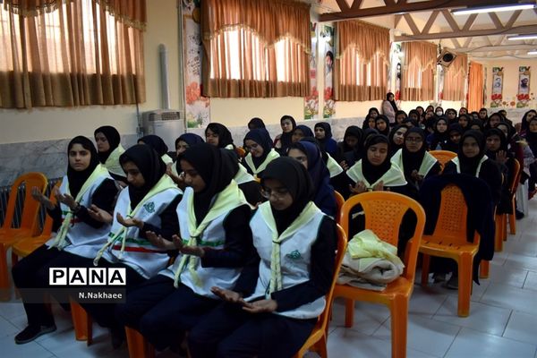 یادآوره لاله های روشن شهیدعباسعلی قاسمی اول در هنرستان انقلاب اسلامی