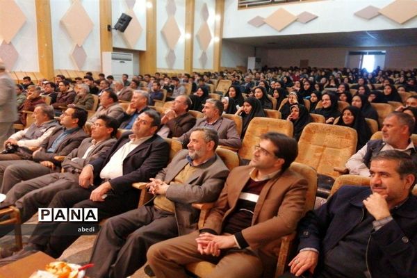 تجلیل از دانش آموزان برگزیده کنکور سراسری و مسابقات فرهنگی هنری در شهرستان بهاباد