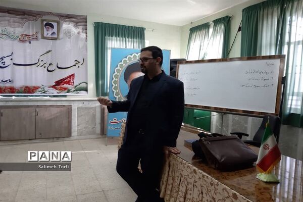 برگزاری کارگاه تفکر و سواد رسانه وآموزش عکاسی درشهرستان حمیدیه