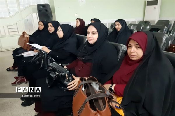 برگزاری کارگاه تفکر و سواد رسانه وآموزش عکاسی درشهرستان حمیدیه