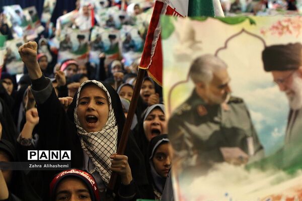 گردهمایی 30 هزار نفری نسل سلیمانی در مصلی تهران