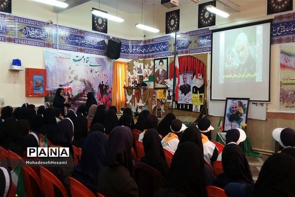 یادواره سردارشهید حاج قاسم سلیمانی در دبیرستان نمونه کاشی نیلوفر
