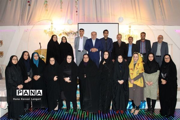 تجلیل از دانش‌آموزان برتر دبیرستان اسرم