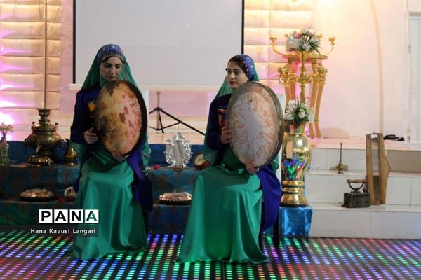 تجلیل از دانش‌آموزان برتر دبیرستان اسرم