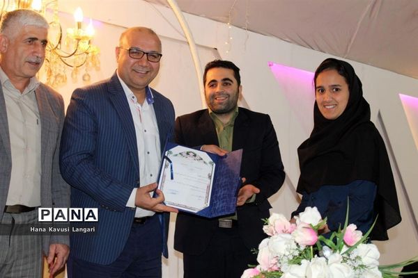 تجلیل از دانش‌آموزان برتر دبیرستان اسرم