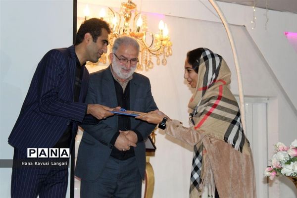 تجلیل از دانش‌آموزان برتر دبیرستان اسرم