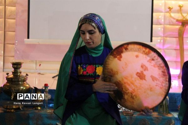 تجلیل از دانش‌آموزان برتر دبیرستان اسرم