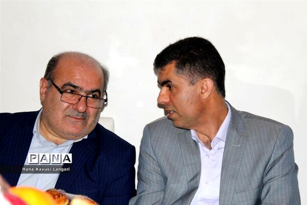 تجلیل از دانش‌آموزان برتر دبیرستان اسرم