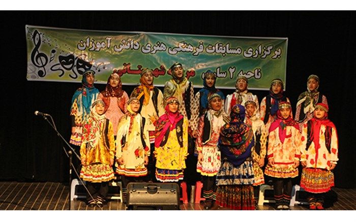 «بانگ انقلاب» دانش‌آموزان ساروی طنین‌انداز شد