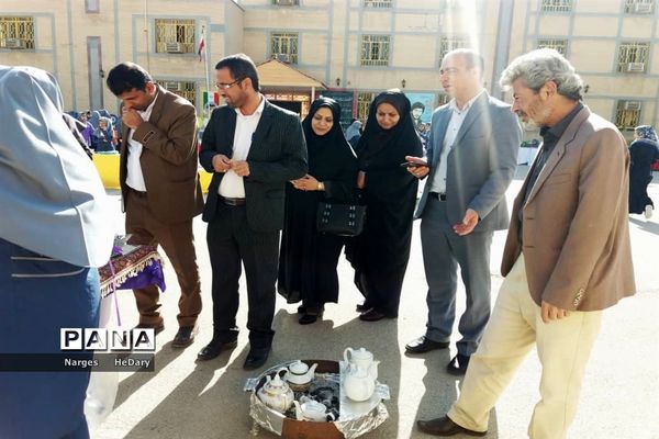 جشنواره خوارزمی  با محور بازارچه کارآفرینی آموزشگاه شهید ابوالحسنی شهرستان امیدیه