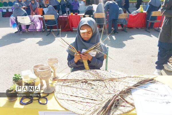 جشنواره خوارزمی  با محور بازارچه کارآفرینی آموزشگاه شهید ابوالحسنی شهرستان امیدیه
