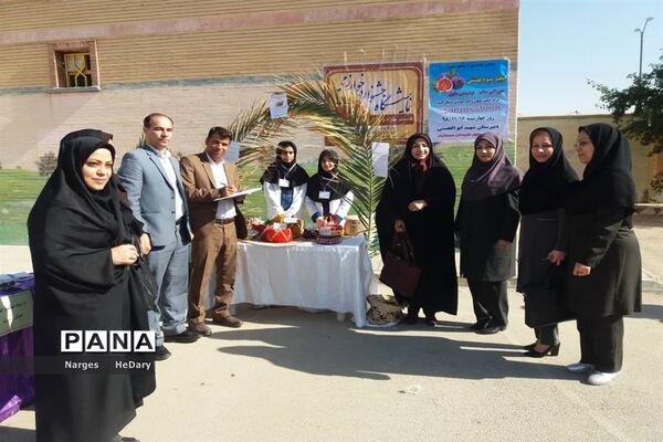 جشنواره خوارزمی  با محور بازارچه کارآفرینی آموزشگاه شهید ابوالحسنی شهرستان امیدیه