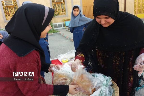 جشنواره خوارزمی  با محور بازارچه کارآفرینی آموزشگاه شهید ابوالحسنی شهرستان امیدیه