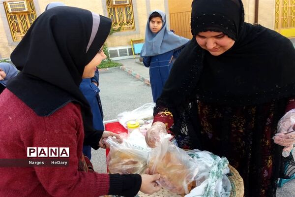 جشنواره خوارزمی  با محور بازارچه کارآفرینی آموزشگاه شهید ابوالحسنی شهرستان امیدیه
