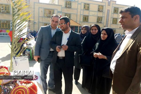 جشنواره خوارزمی  با محور بازارچه کارآفرینی آموزشگاه شهید ابوالحسنی شهرستان امیدیه