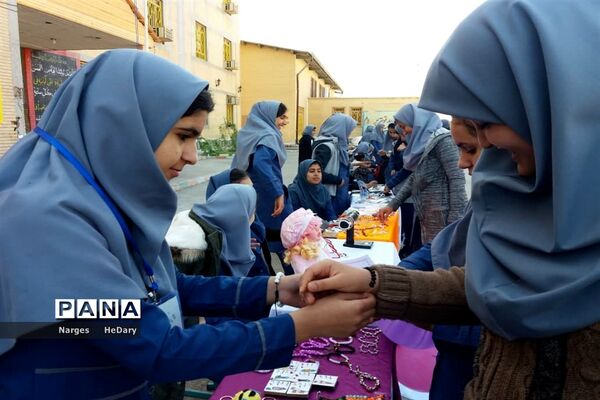 جشنواره خوارزمی  با محور بازارچه کارآفرینی آموزشگاه شهید ابوالحسنی شهرستان امیدیه