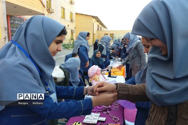 جشنواره خوارزمی  با محور بازارچه کارآفرینی آموزشگاه شهید ابوالحسنی شهرستان امیدیه