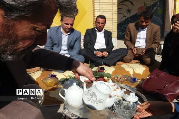 جشنواره خوارزمی  با محور بازارچه کارآفرینی آموزشگاه شهید ابوالحسنی شهرستان امیدیه