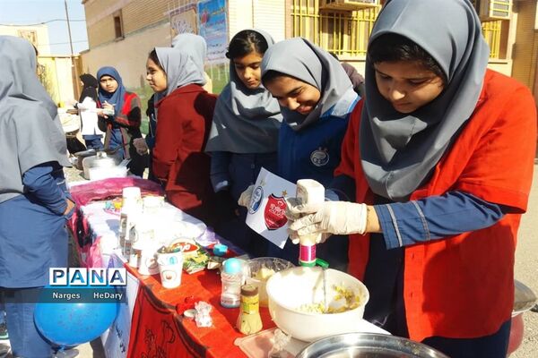 جشنواره خوارزمی  با محور بازارچه کارآفرینی آموزشگاه شهید ابوالحسنی شهرستان امیدیه
